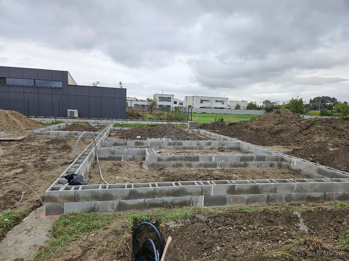 Základy,základové dosky BA,SC,PK a okolie