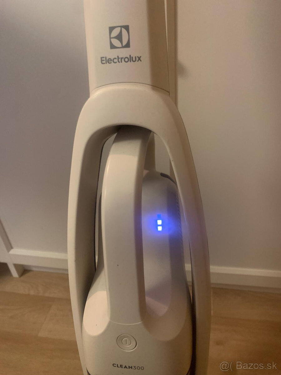 Vysavač Electrolux 300 ES31CB18SH ešte V ZÁRUKE