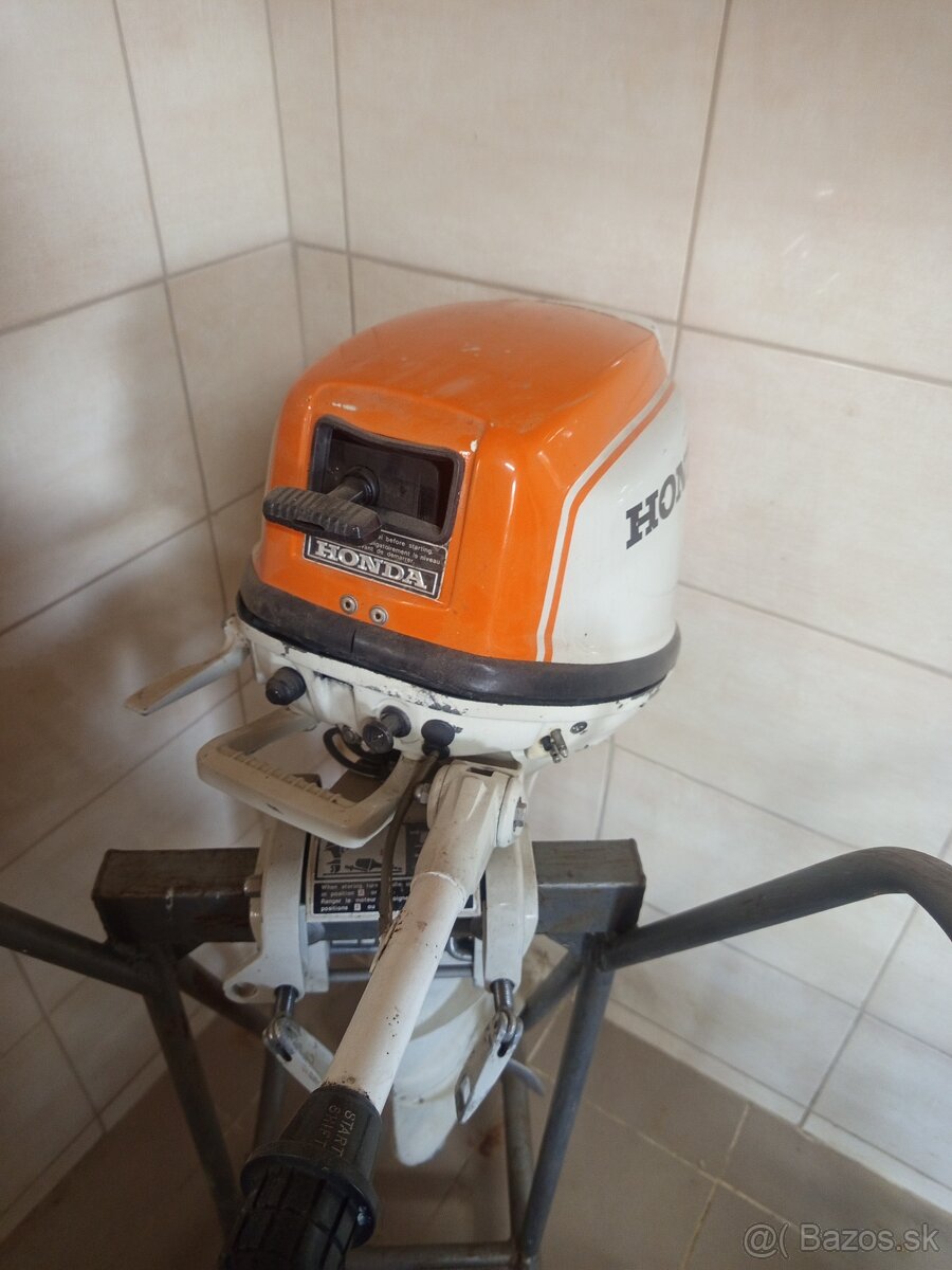 Predám závesný lodný motor na čln