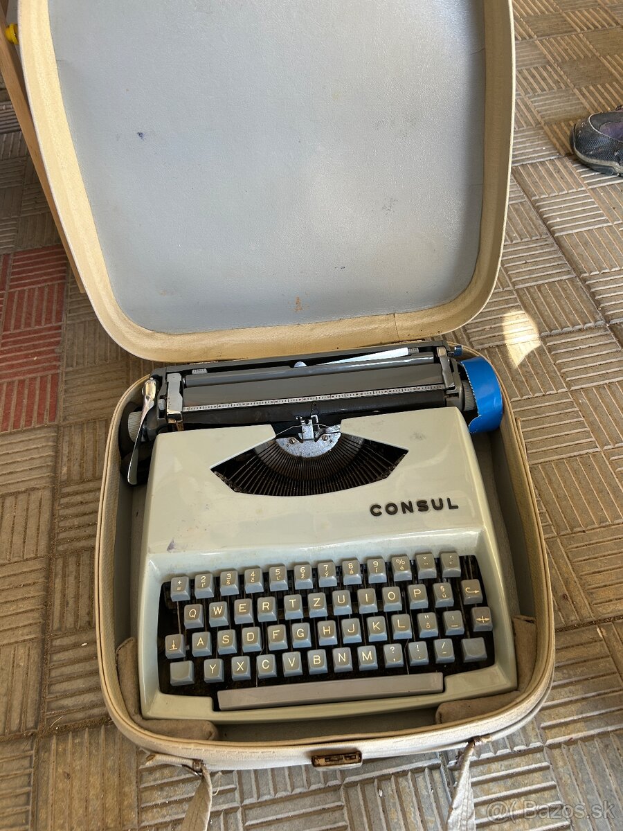 Predám písací stroj značky Consul