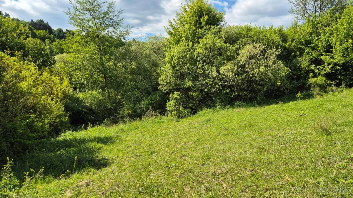 Slnečný investičný pozemok (1009 m²) s výhľadom