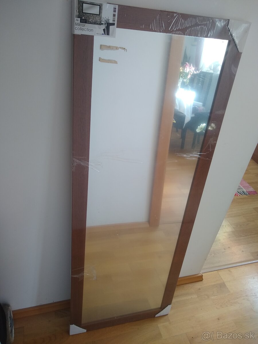 Nove zrkadlo v drevenom rame 120x40cm