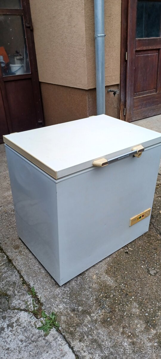 mraziak 240 L