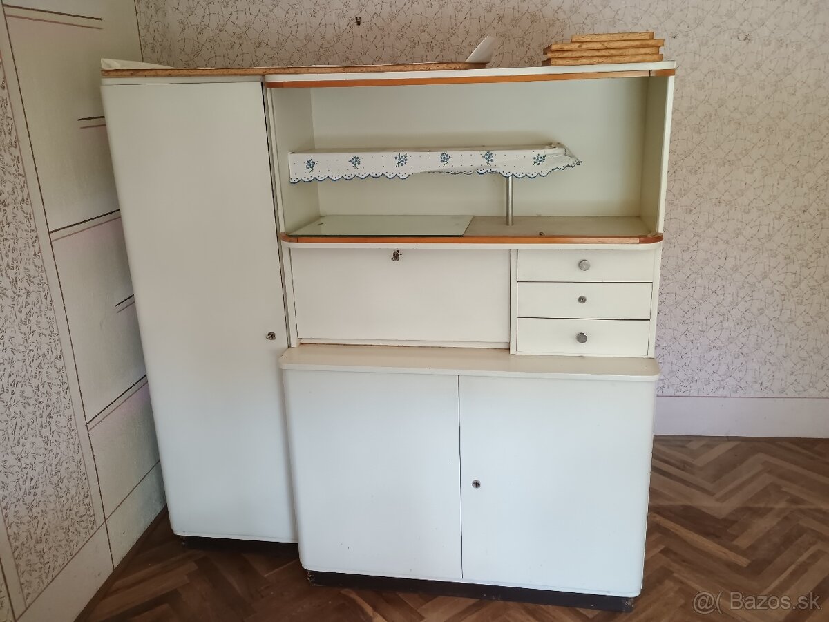 Stary kredenc