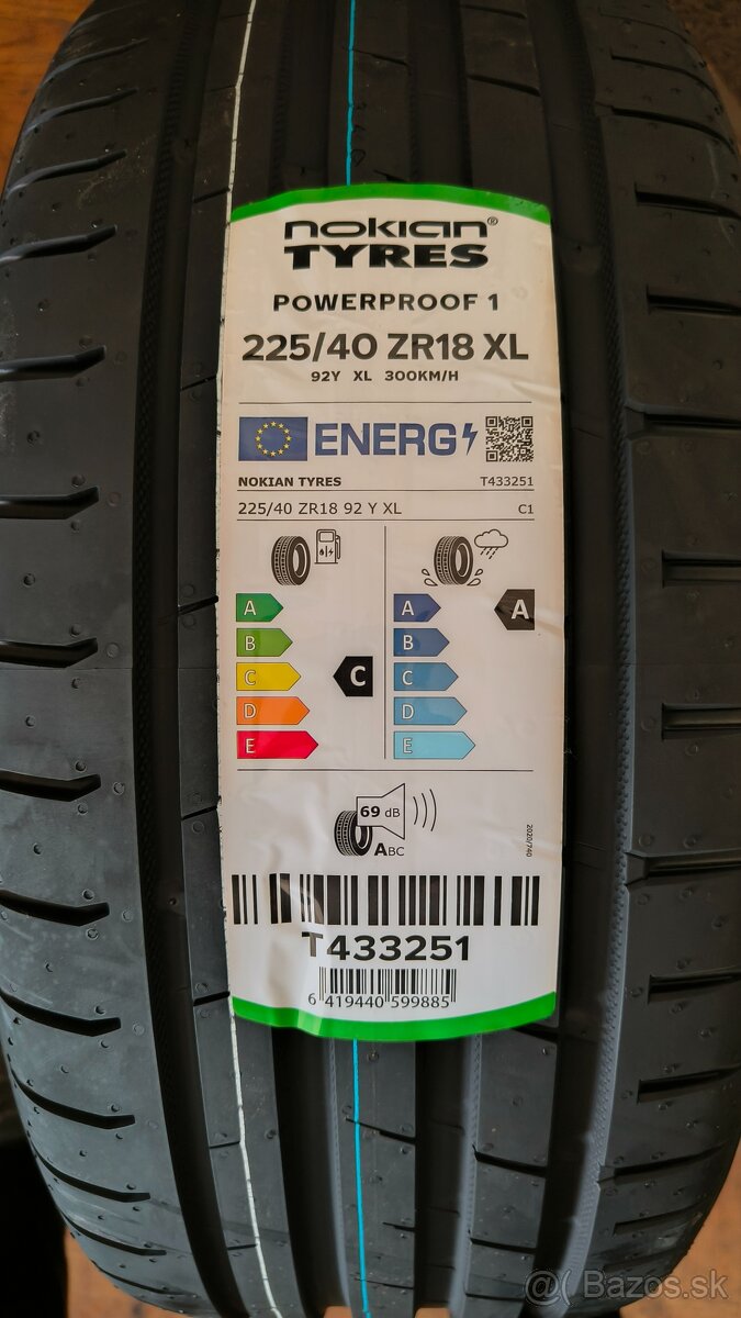 225/40R18 Nokian