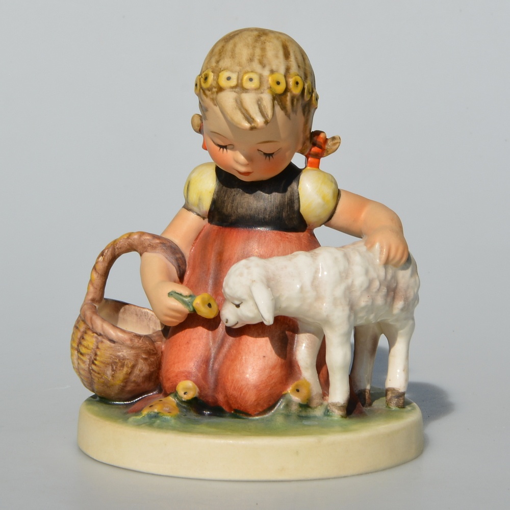 Hummel starožitná porcelánová soška - Dievčatko s ovečkou