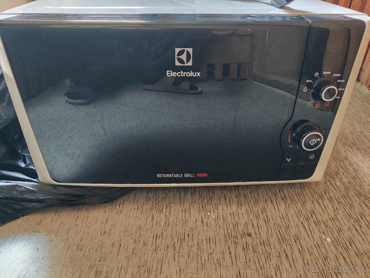 Mikrovlnka Elektrolux s grilom