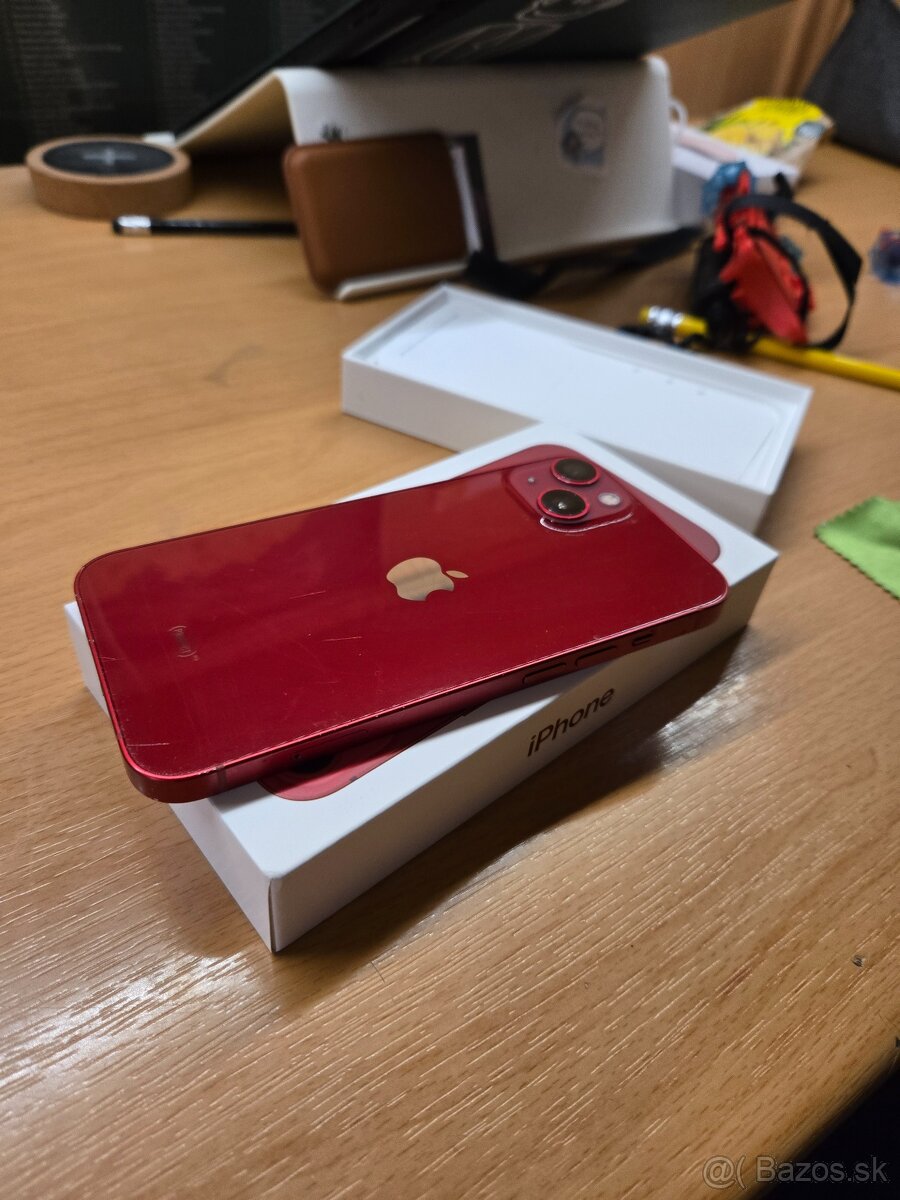 Predam iPhone 13 128 GB Product RED a Apple Watch SE 2.gen