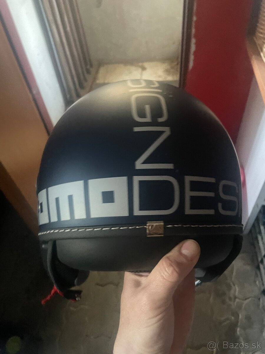 Moto prilba Momo, veľkosť : L, veľmi zachovalá