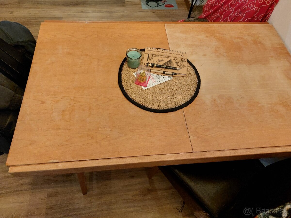 Darujem rozkladaci stôl vhodný na nový náter