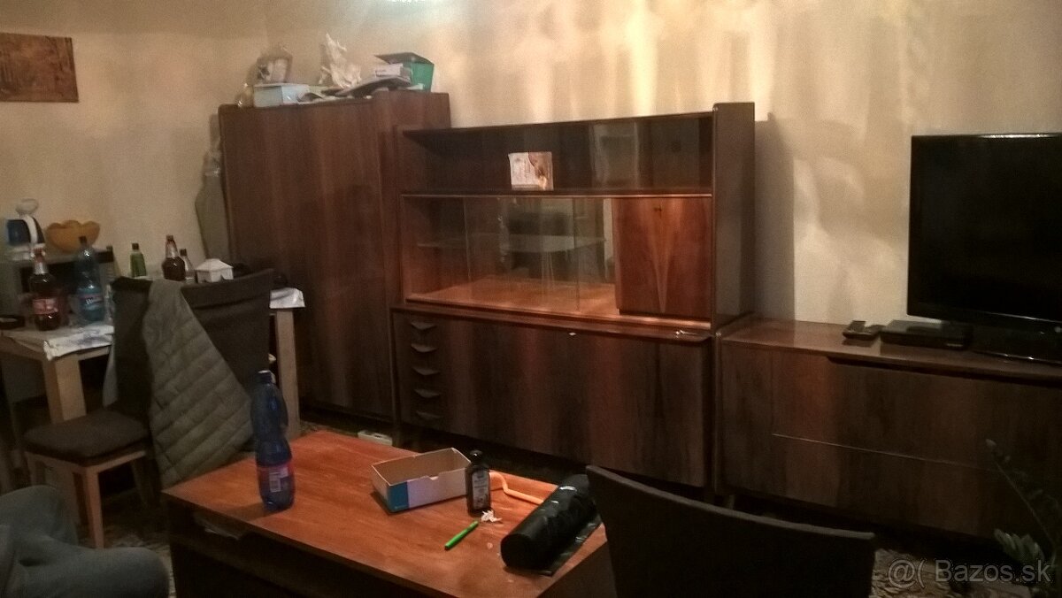 DARUJEM ZA ODVOZ RETRO OBYVACIU STENU