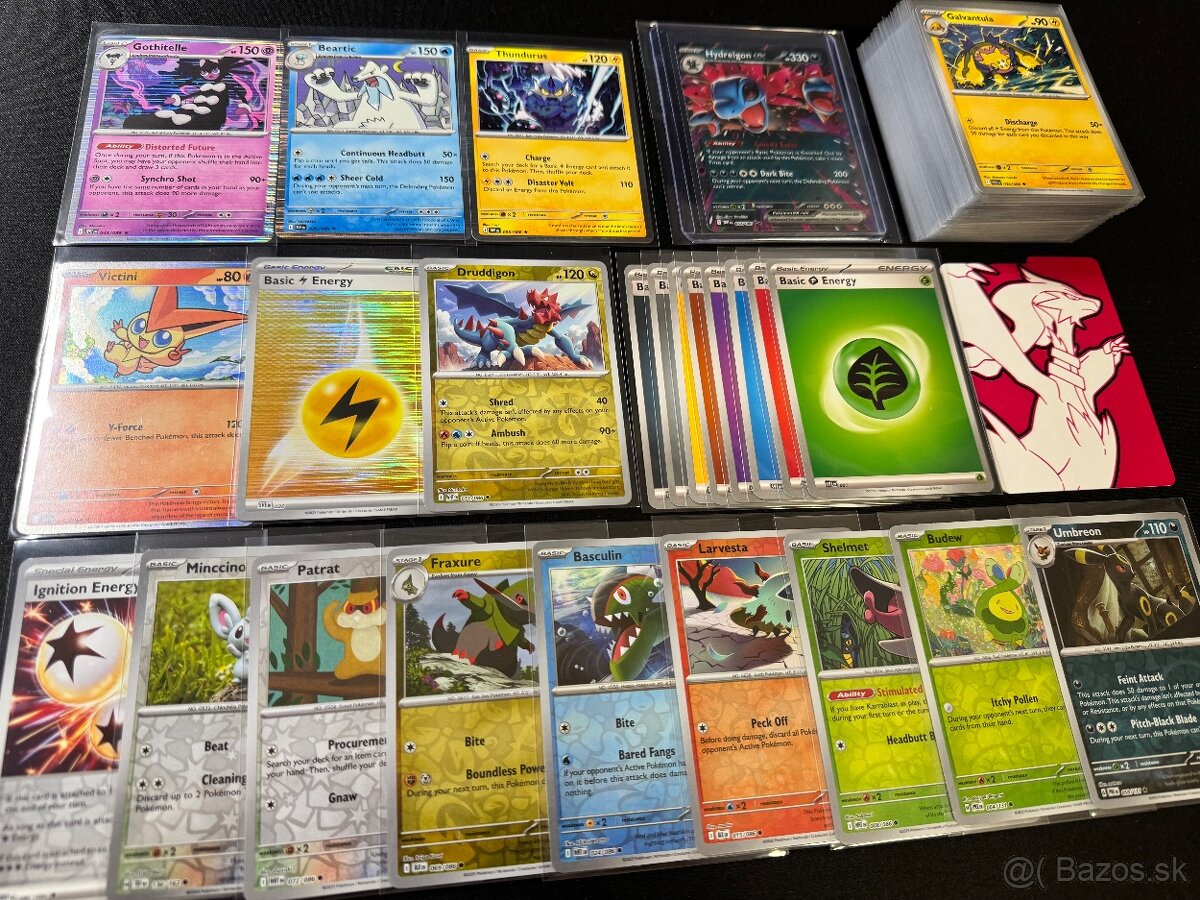Pokemón MEGA balík (A): 100ks kariet v obaloch s EX + darček
