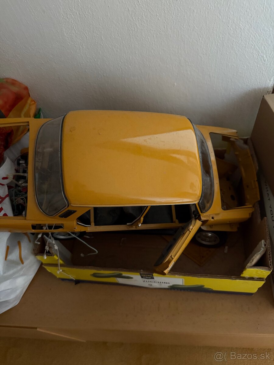 Škoda 100 1:8 deagostini