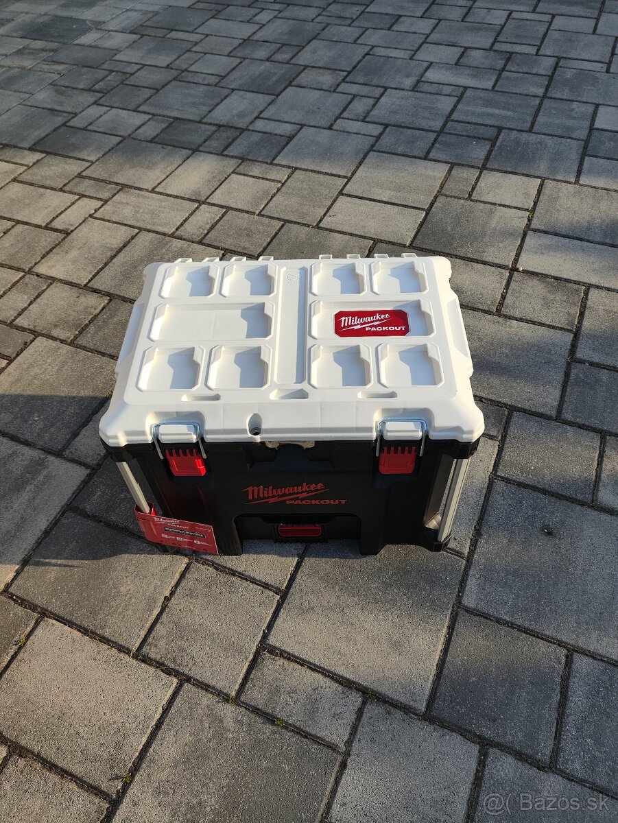MILWAUKEE PACKOUT™ Chladiaci Box XL