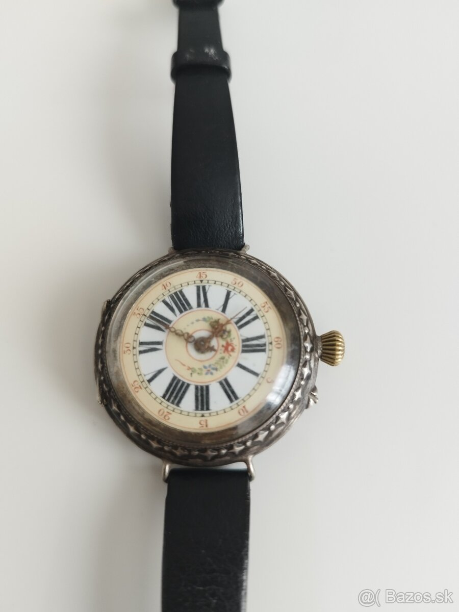 Predám dámske strieborné hodinky.