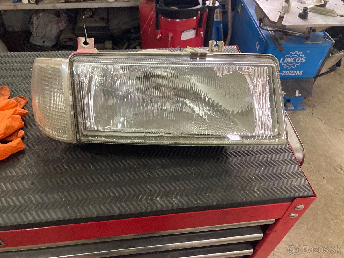 Škoda octavia 1 svetlo pravé