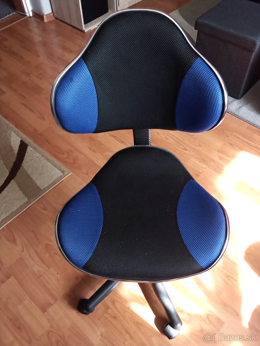 stolička - modro-čierno-strieborná kombinácia
