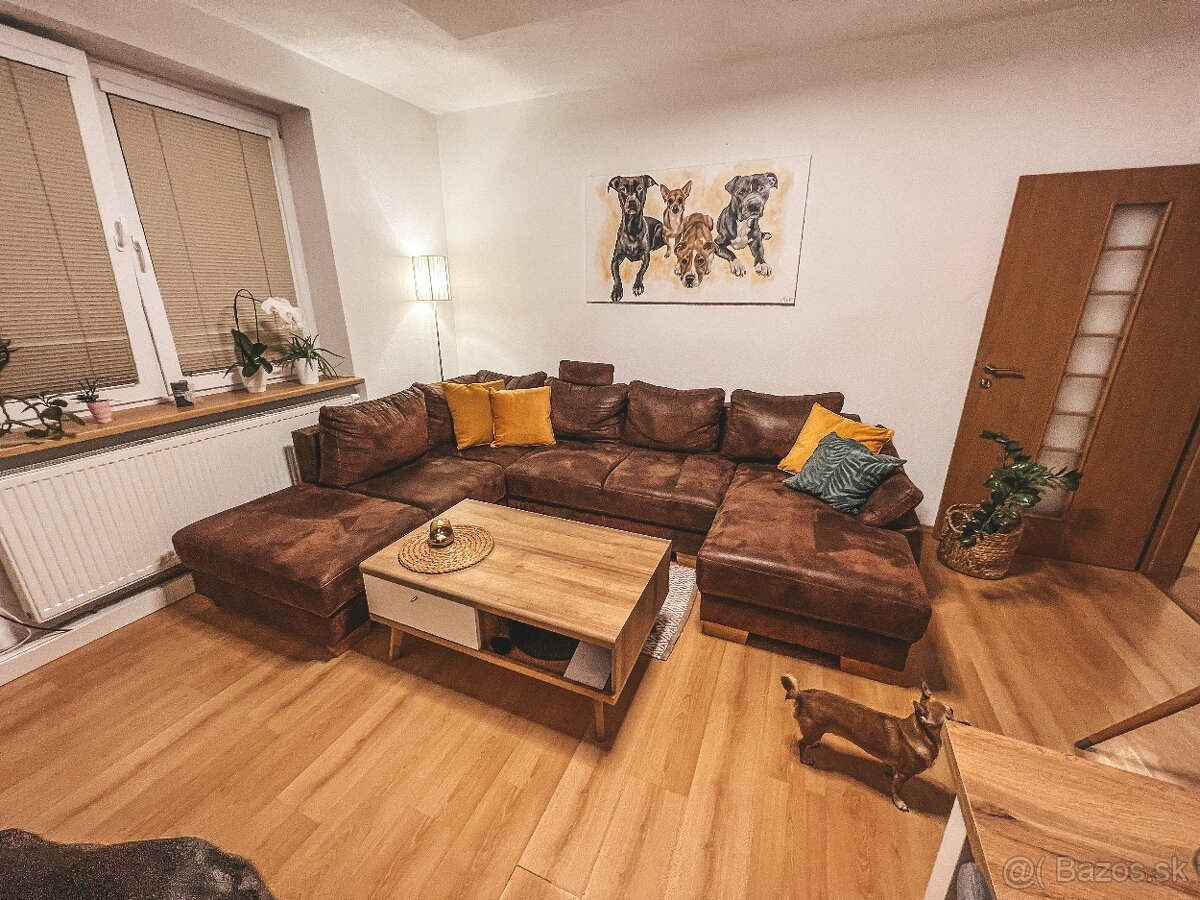 Hnědý velky rozkladací gauč