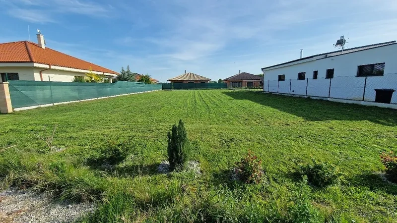 Pozemok Vráble - okolie 15 km