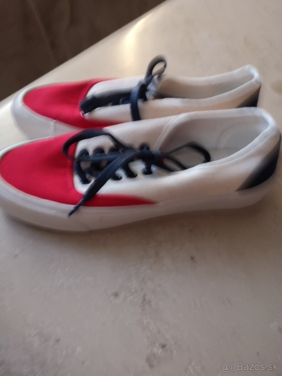 Platenky zn. Primark velkost 39