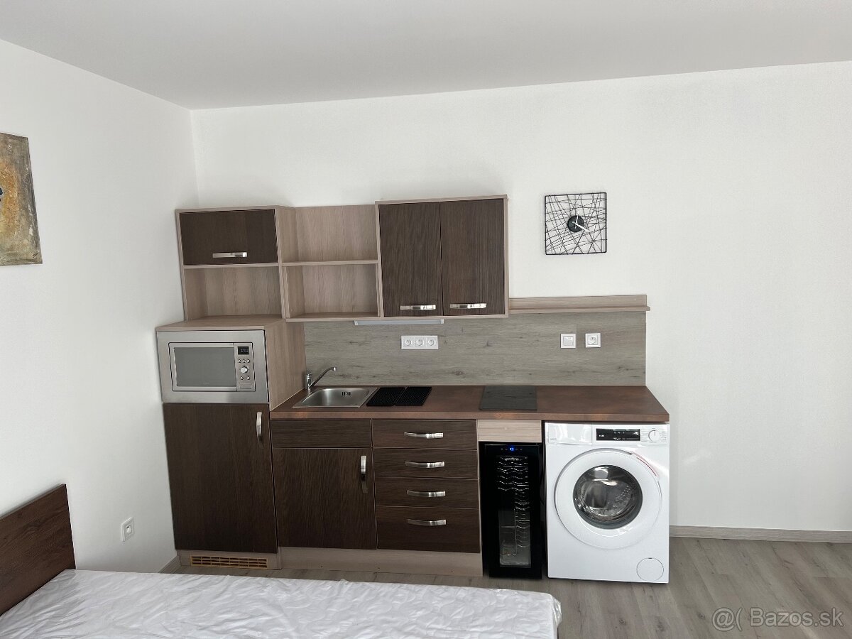 Prenájom zariadenej garzónky – vhodná pre 1 osobu alebo mami
