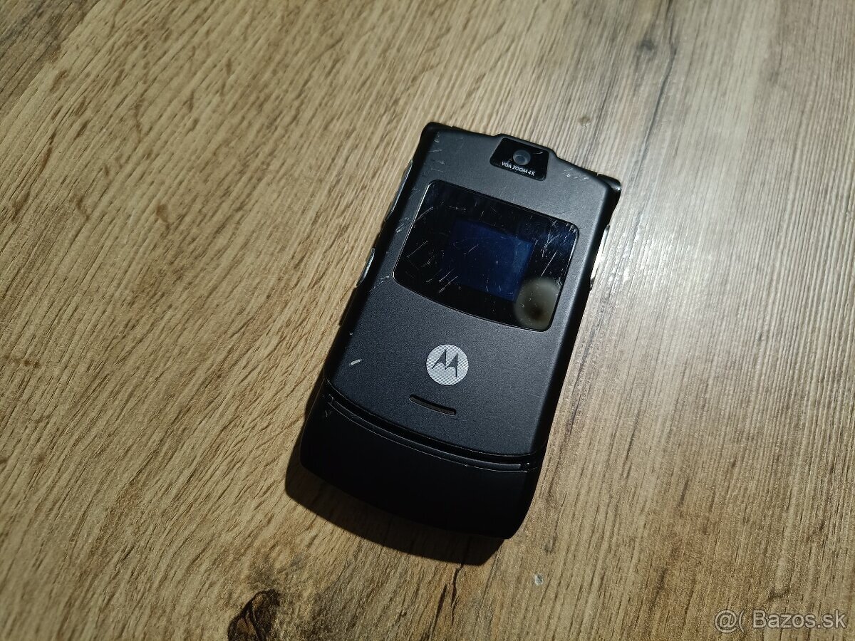 NEFUNKČNÁ Motorola Razr V3