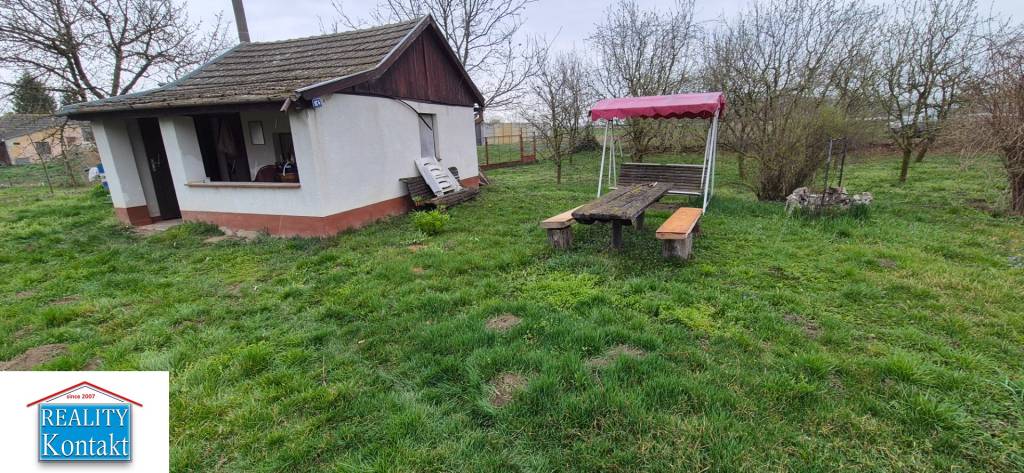 Na predaj výborná záhrada 1640 m2 s domom - chatkou - Pačéro