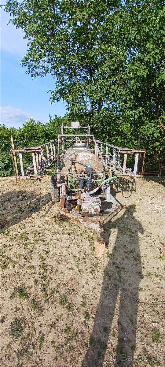 Predám funkčný postrekovač za traktor