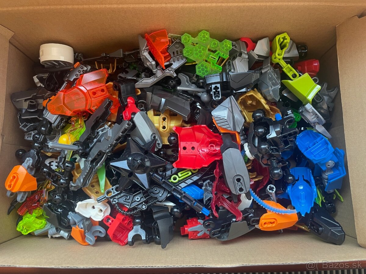 Predám LEGO Hero Factory na váhu – 1 kg rôznych dielikov 🧩