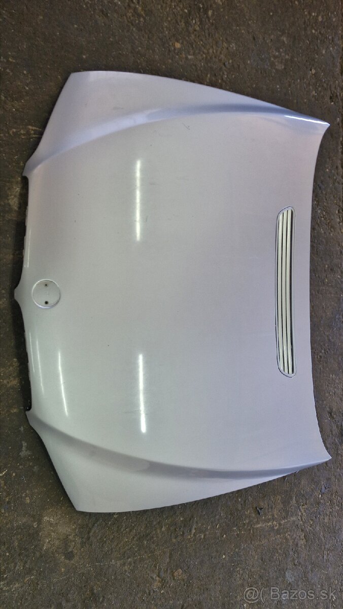 Predám prednu kapotu na bmw E65 predfacelift