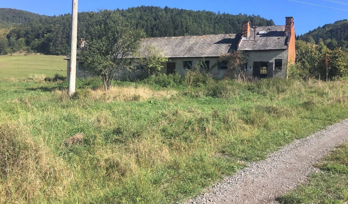 Poľnohospodárske budovy s pozemkom