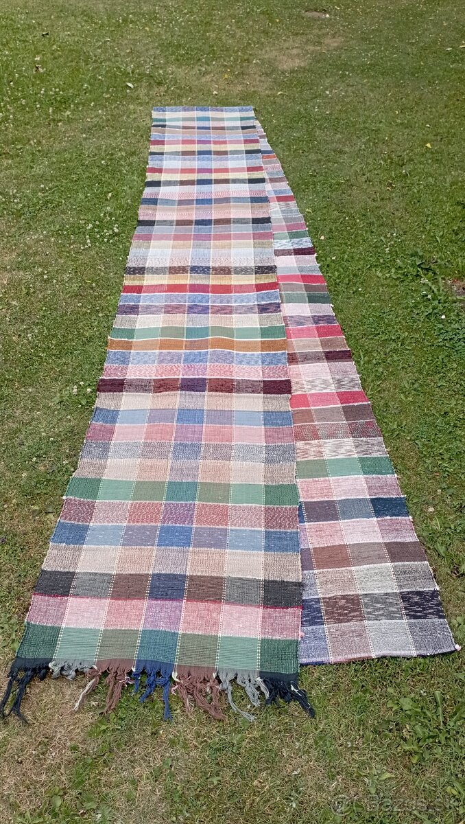 Starý ručne tkaný koberec...