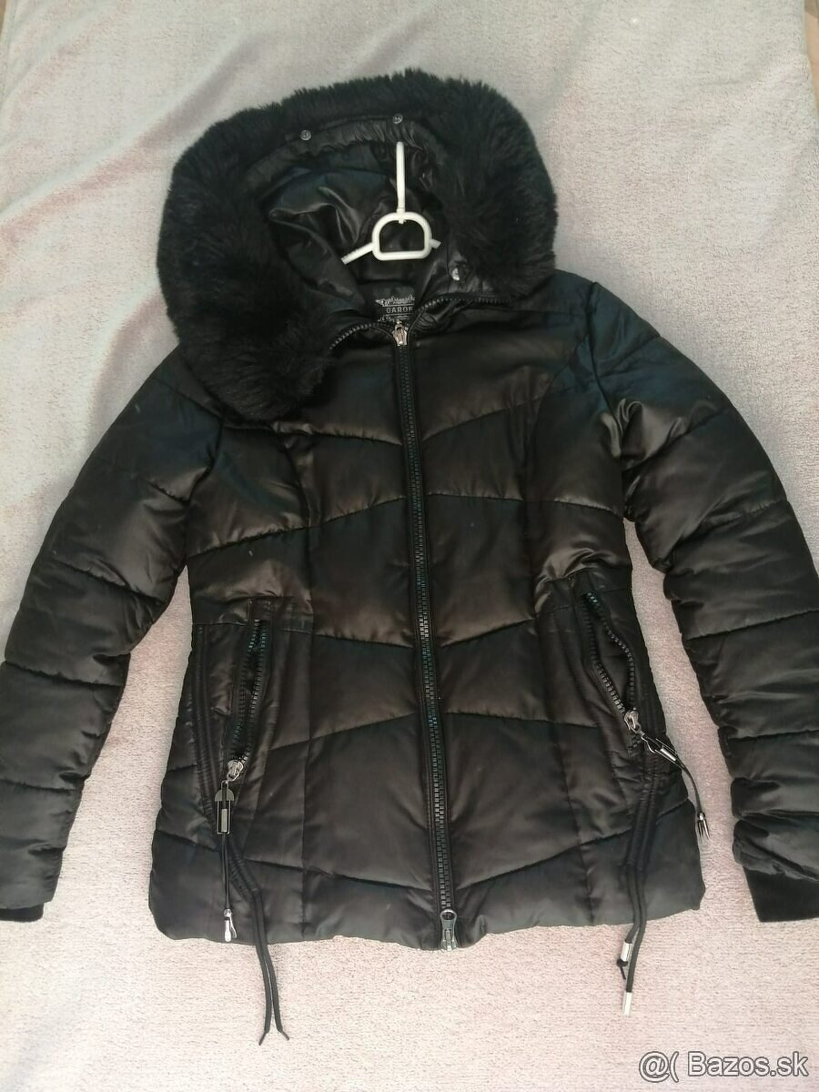 Dámska čierna zimná bunda
