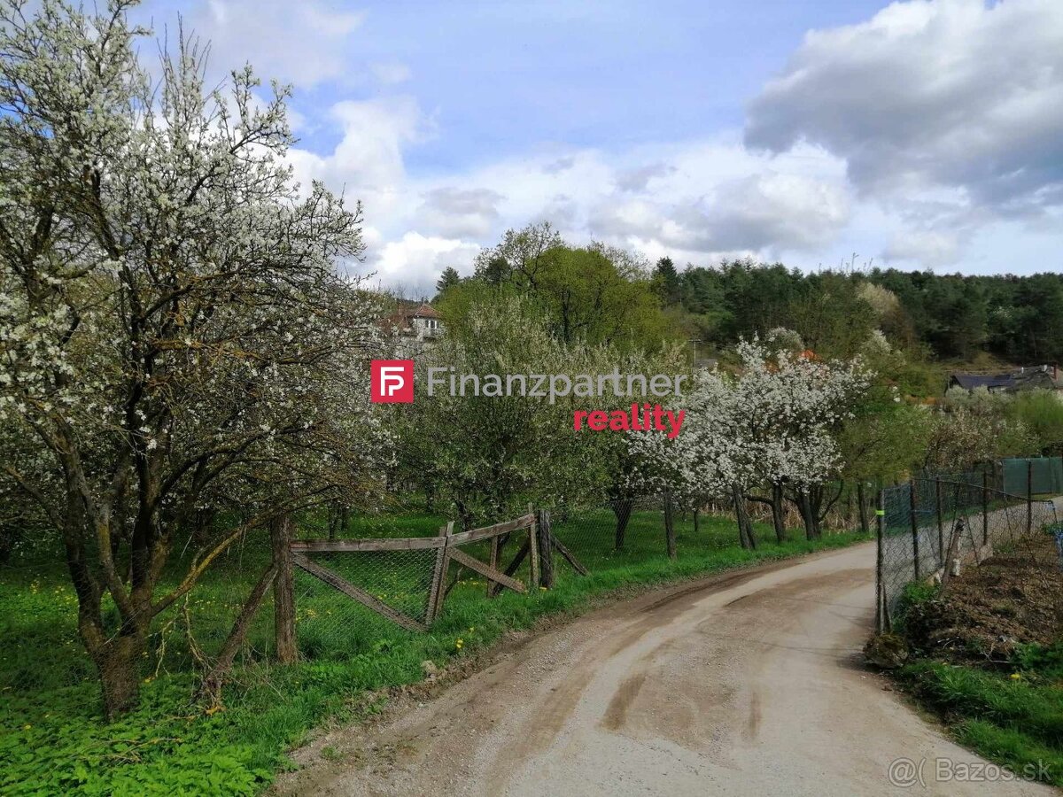 NOVINKA Na predaj pozemok v obci Hradište pod Vrátnom