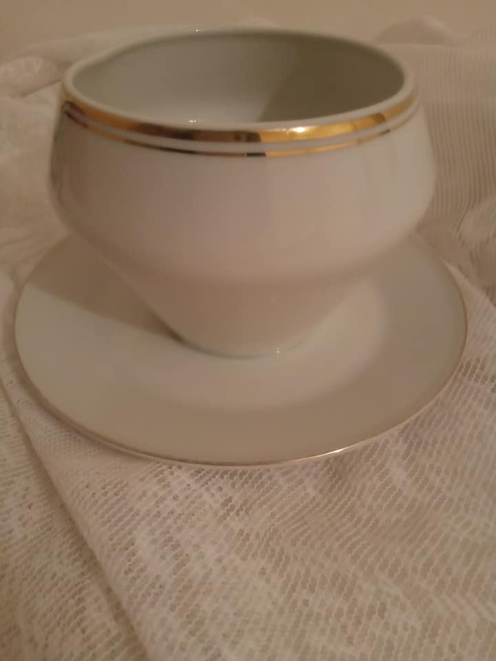 Porcelánový omáčnik