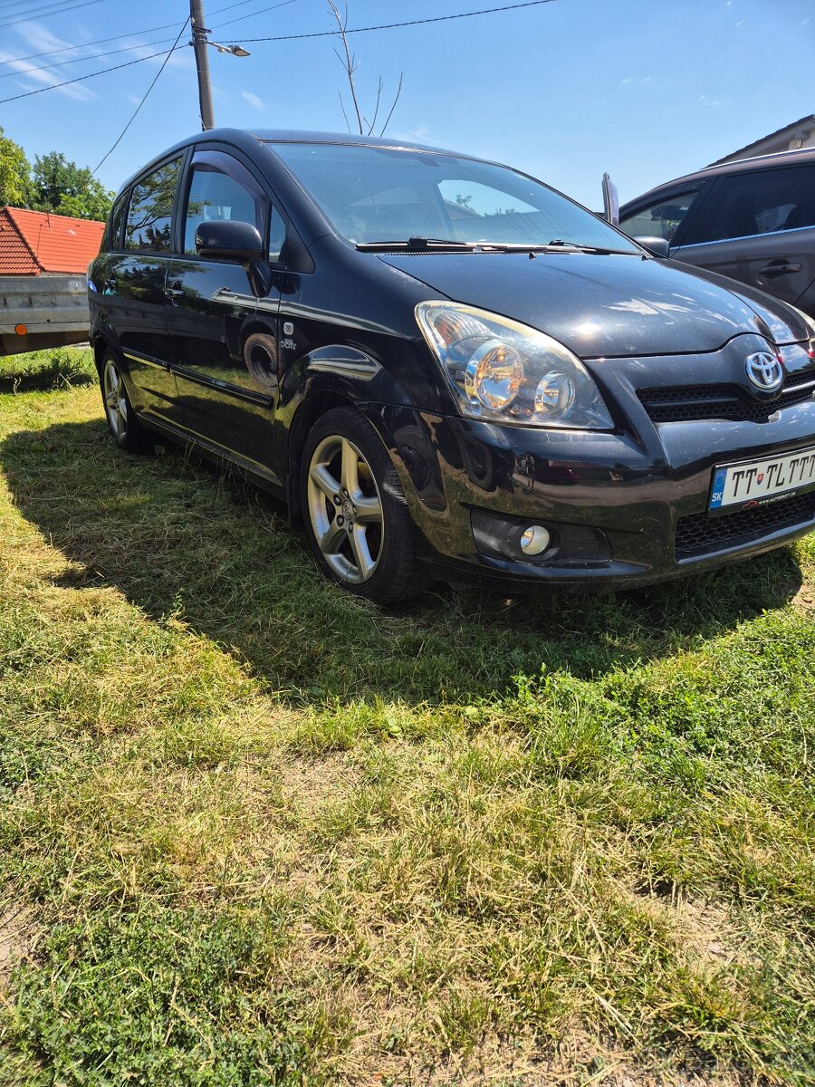 TOYOTA COROLLA VERSO