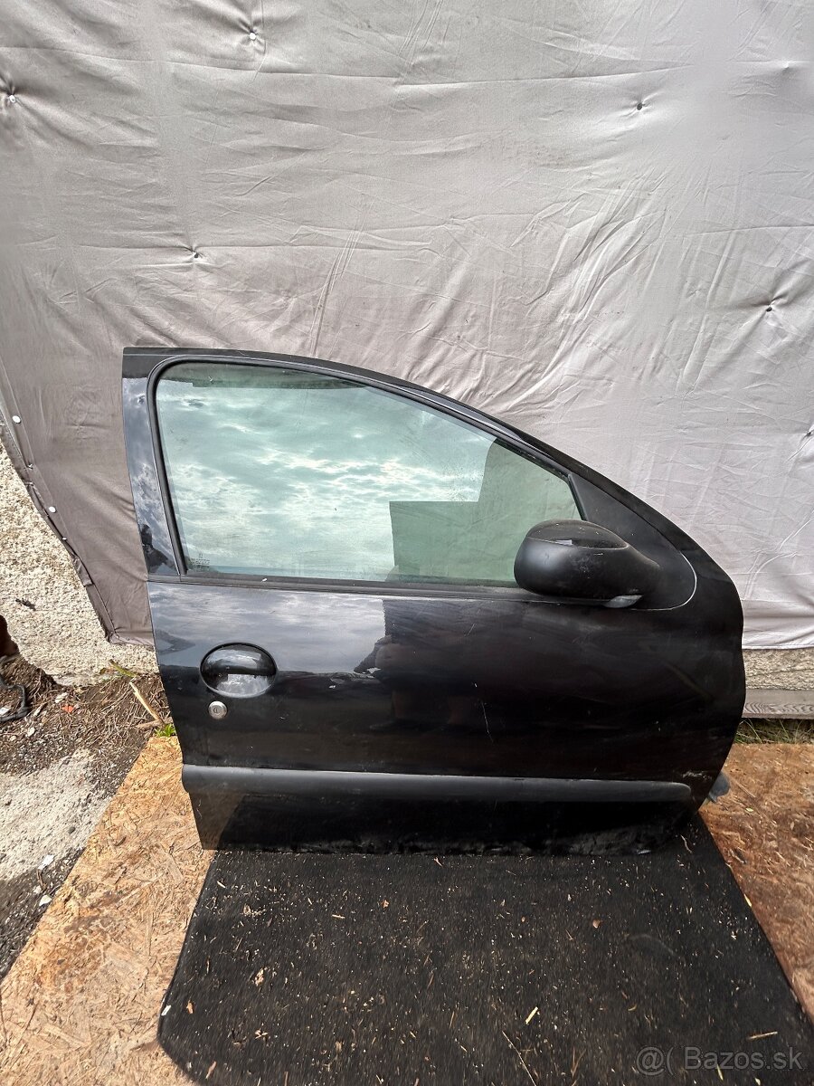 Peugeot 206 dvere cierne