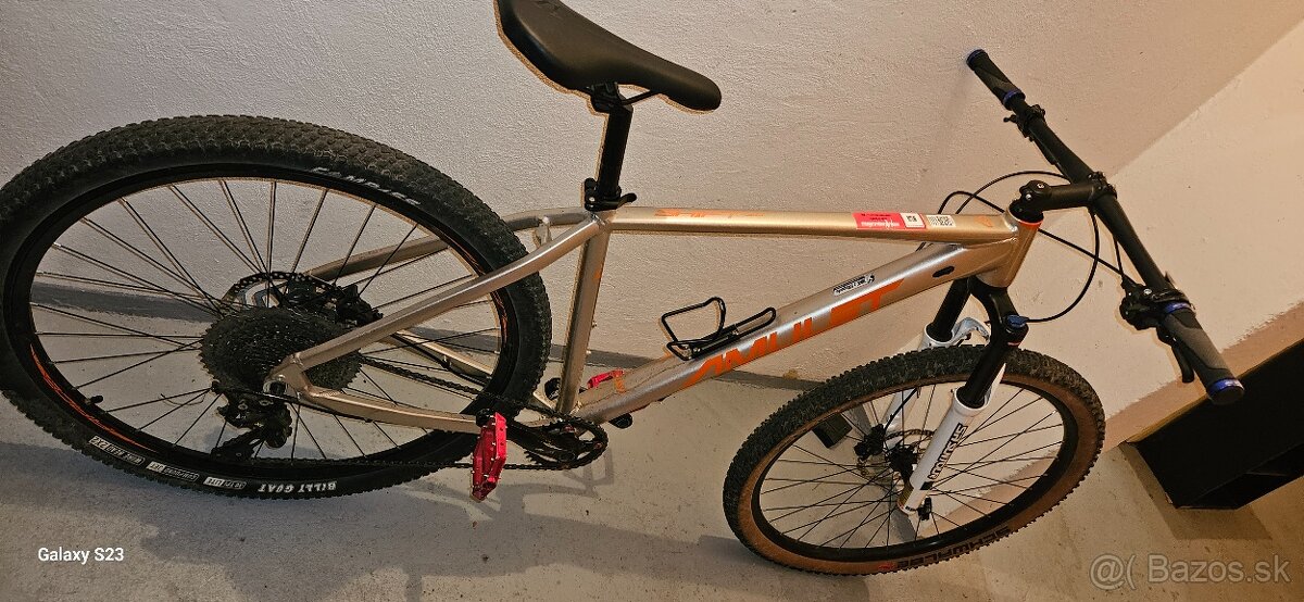 Amulet 29"