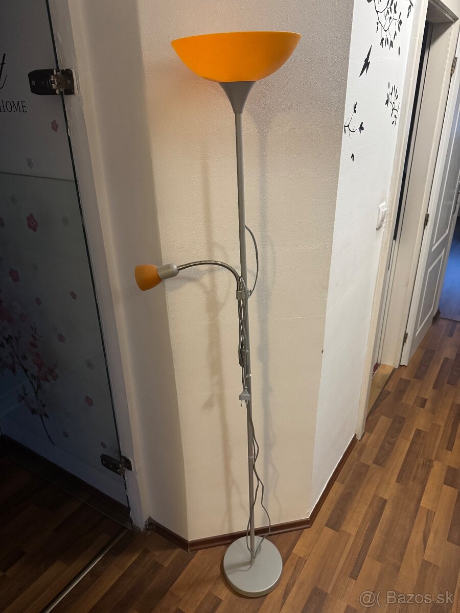 Stojacia lampa