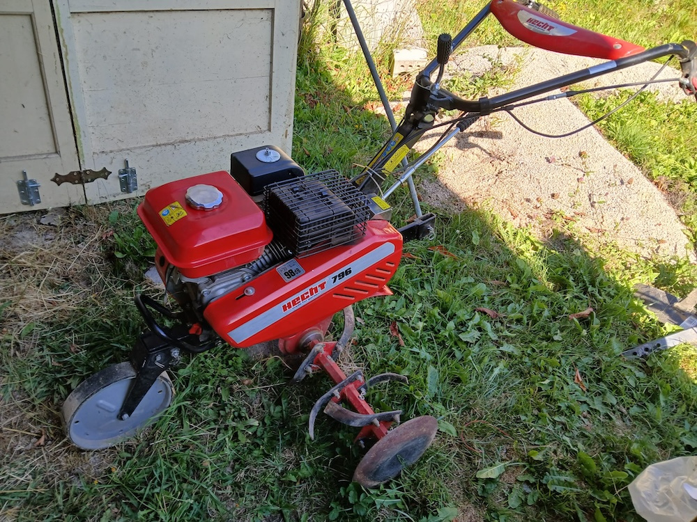 Takmer nový motorový kultivátor HECHT 796 + príslušenstvo