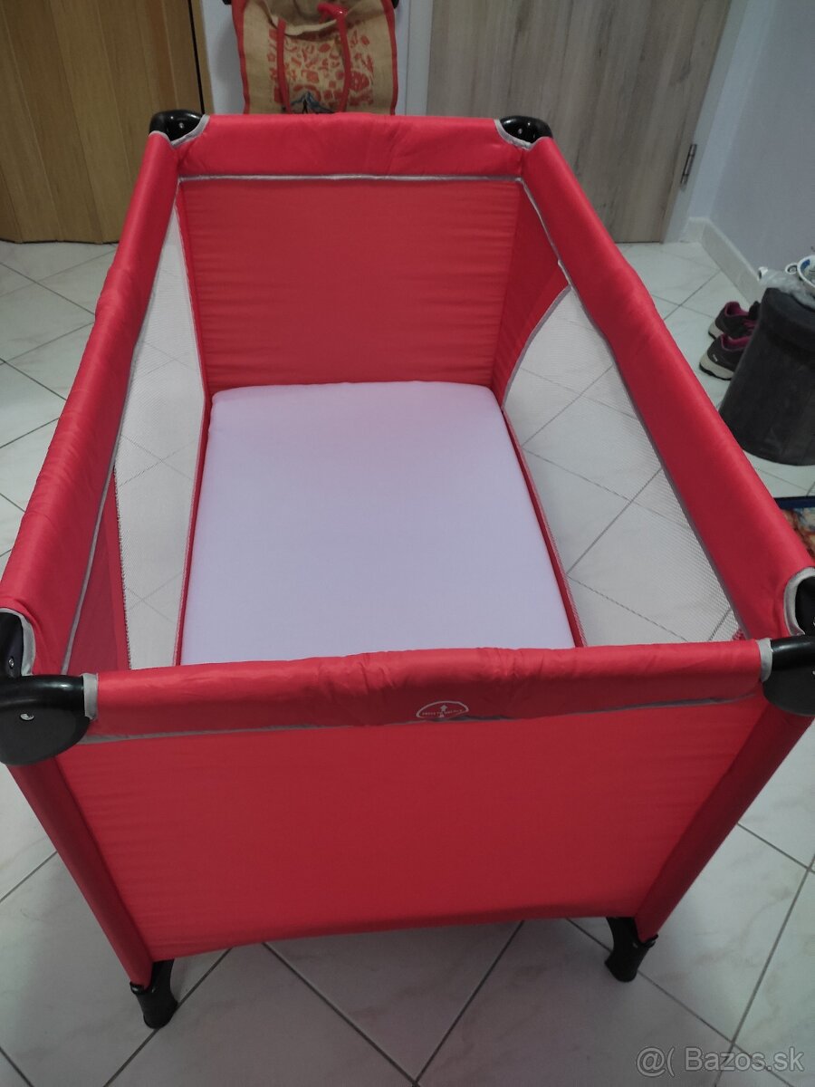 Cestovná postieľka