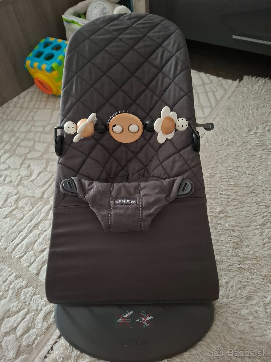 Lehátko BabyBjörn + hračka