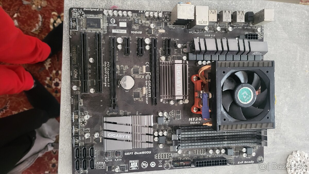 Základná doska aj z CPU 8 jadro