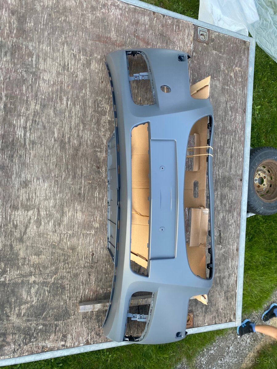 Predný nárazník Opel Insignia.