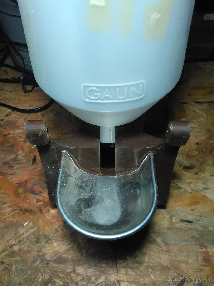 Napájačky pre králiky GAUN – kvalitné, takmer nové