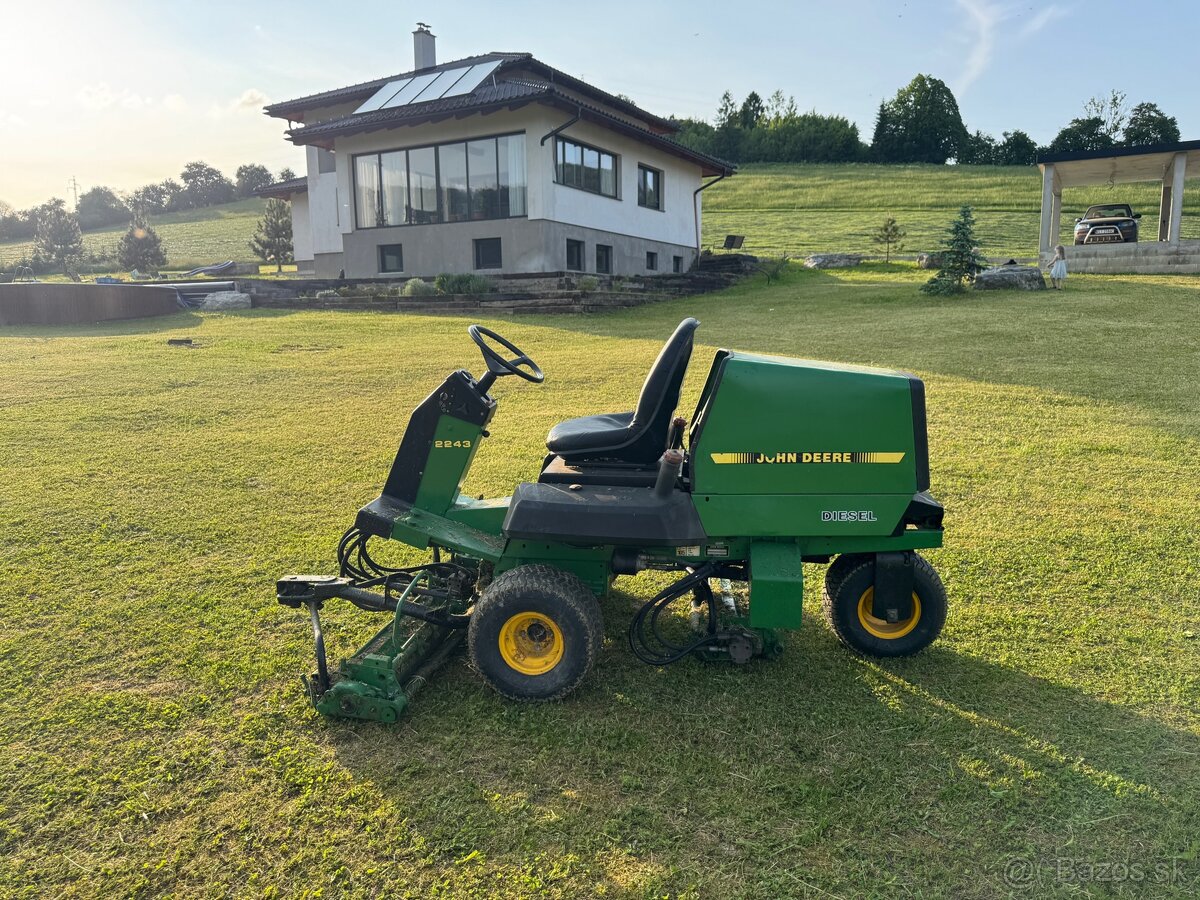 Kosačka John Deere 2243