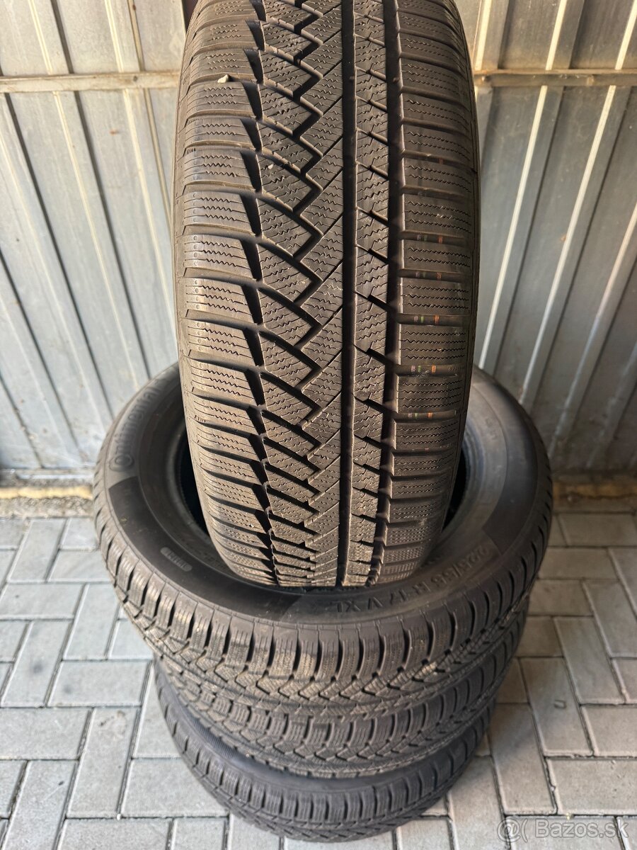 225/55R17 Continental