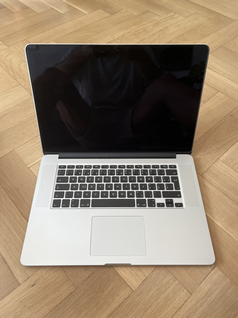 MacBook Pro (Retina, 15.4-inch, Mid 2015)
