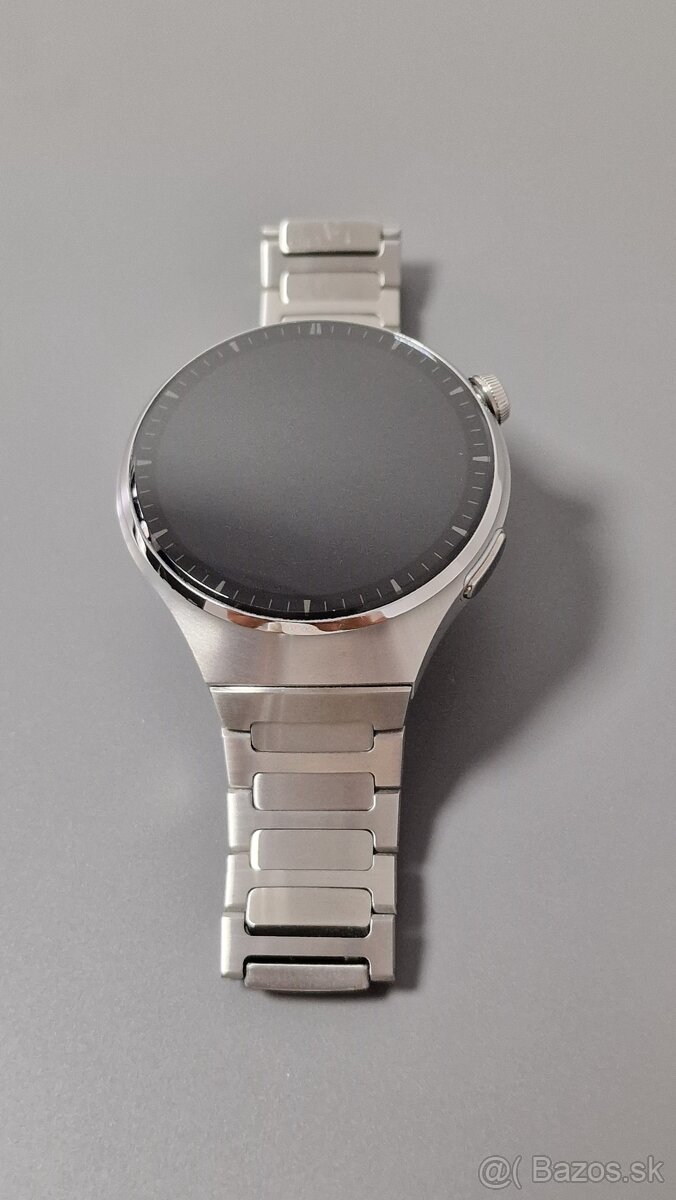 HUAWEI watch 4 PRO s titánovým remienkom