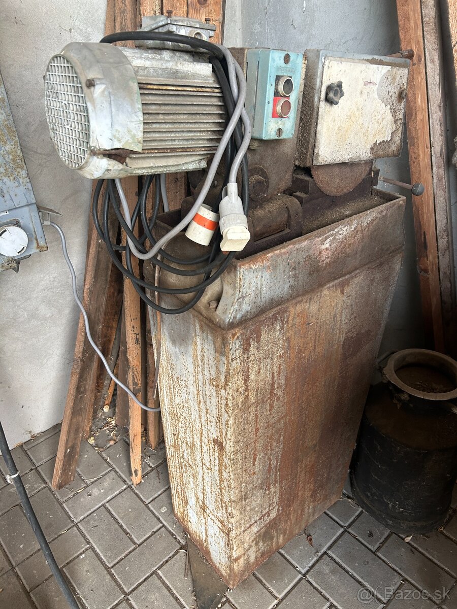 Predám funkčný hobľovací stroj, píla na kov a 3f motor
